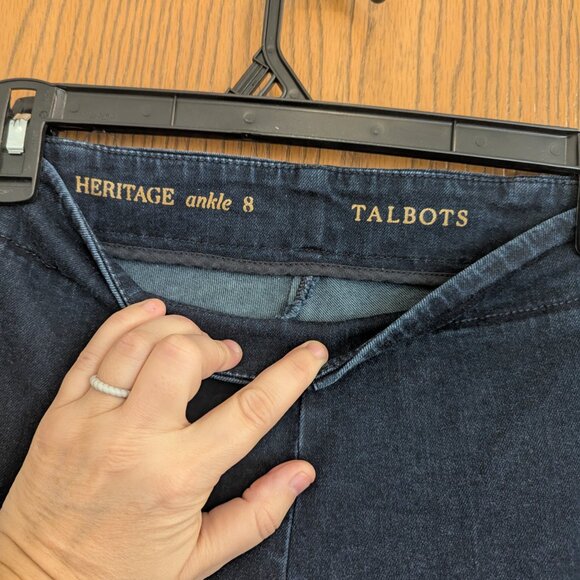 Talbots Stretch Side Zip Tapered Pull on Dark Wash Jeans-Size 8 Ankle - Picture 3 of 5